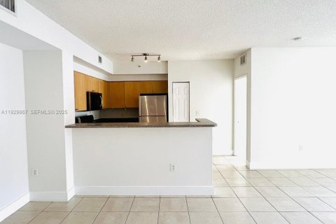 Condo in Tamarac, Florida, 2 bedrooms  № 1990069 - photo 2