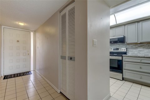 Купить кондоминиум в Семинол, Флорида 6 комнат, 111.48м2, № 1263165 - фото 9