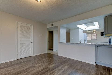 Купить кондоминиум в Семинол, Флорида 6 комнат, 111.48м2, № 1263165 - фото 4