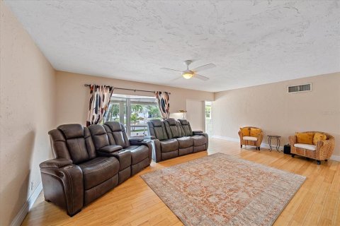 Casa en venta en Sarasota, Florida, 3 dormitorios, 193.89 m2 № 1515782 - foto 5