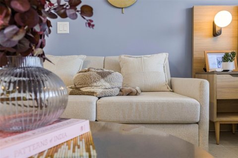 Condominio en alquiler en Miami, Florida, 34.1 m2 № 2012172 - foto 18