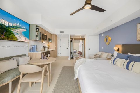 Condominio en alquiler en Miami, Florida, 34.1 m2 № 2012172 - foto 23