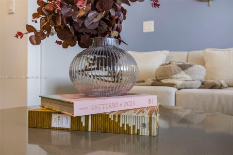 Condominio en alquiler en Miami, Florida, 34.1 m2 № 2012172 - foto 17