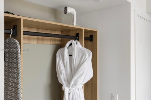 Condominio en alquiler en Miami, Florida, 34.1 m2 № 2012172 - foto 14