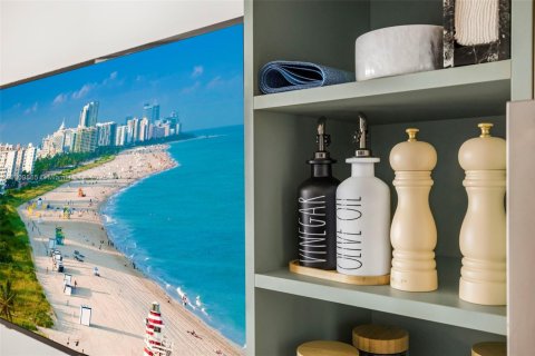 Condominio en alquiler en Miami, Florida, 34.1 m2 № 2012172 - foto 25