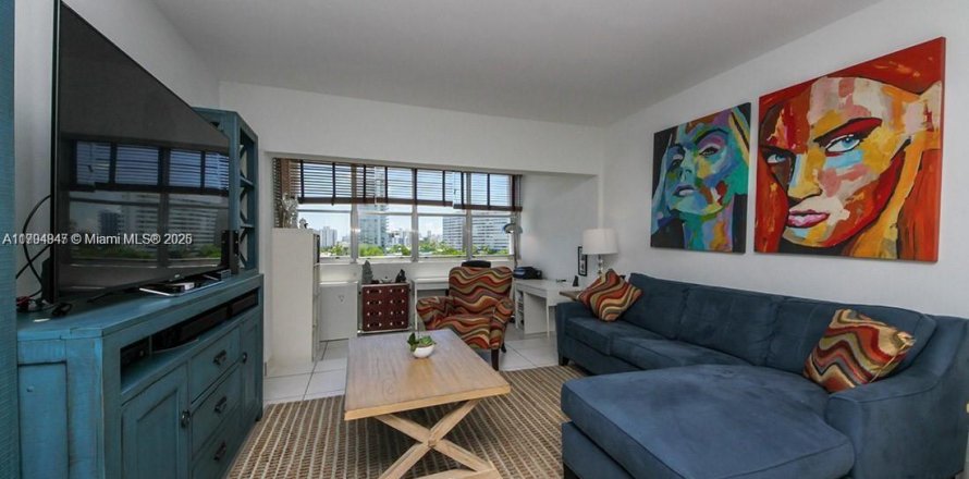 Condominio en Miami Beach, Florida, 1 dormitorio № 1725975