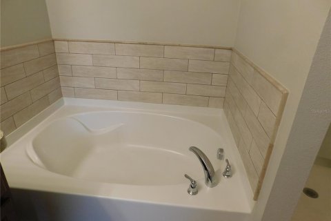 House in Lakeland, Florida 4 bedrooms, 215.9 sq.m. № 1662353 - photo 19