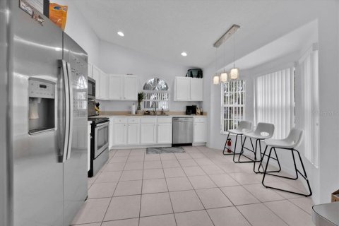 House in Kissimmee, Florida 4 bedrooms, 165.18 sq.m. № 1552695 - photo 18