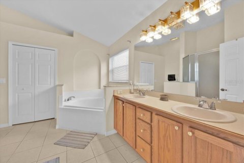House in Kissimmee, Florida 4 bedrooms, 165.18 sq.m. № 1552695 - photo 4