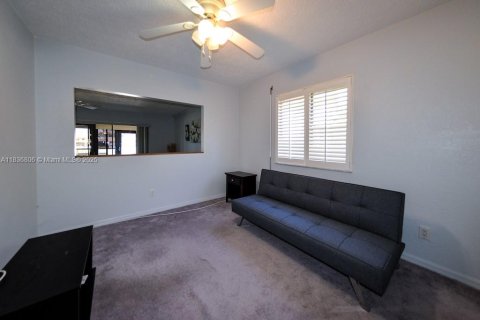 Condo in Cape Coral, Florida, 3 bedrooms  № 1820308 - photo 7