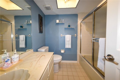 Condo in Cape Coral, Florida, 3 bedrooms  № 1820308 - photo 5