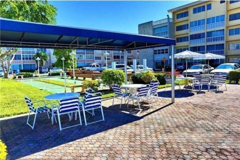 Condo in Hallandale Beach, Florida, 1 bedroom  № 1966392 - photo 18