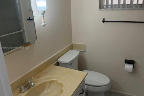 Condo in Hallandale Beach, Florida, 1 bedroom  № 1966392 - photo 10
