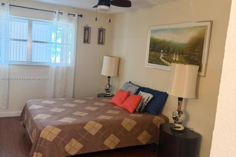 Condo in Hallandale Beach, Florida, 1 bedroom  № 1966392 - photo 9