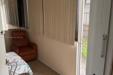 Condo in Hallandale Beach, Florida, 1 bedroom  № 1966392 - photo 12