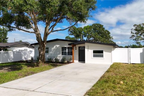 Villa ou maison à Pinellas Park, Floride 3 chambres, 108.97 m2 № 2425760