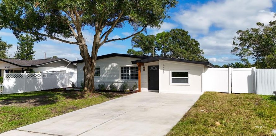 Villa ou maison à Pinellas Park, Floride 3 chambres, 108.97 m2 № 2425760