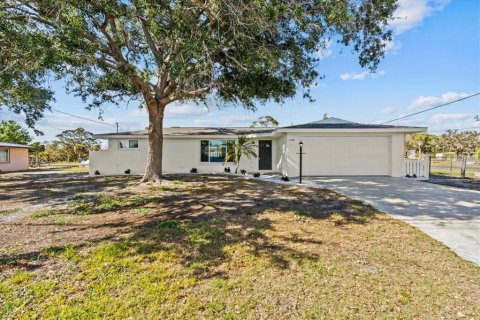 House in Englewood, Florida 2 bedrooms, 147.16 sq.m. № 1640893 - photo 1