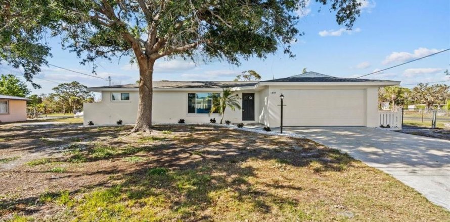 House in Englewood, Florida 2 bedrooms, 147.16 sq.m. № 1640893