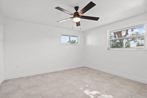 House in Englewood, Florida 2 bedrooms, 147.16 sq.m. № 1640893 - photo 23