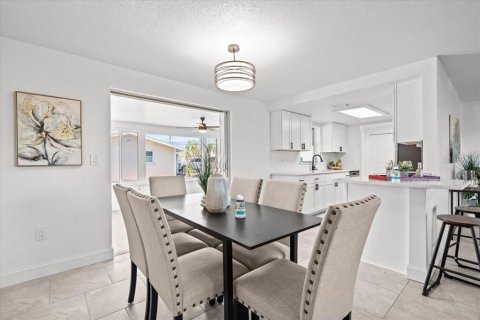 House in Englewood, Florida 2 bedrooms, 147.16 sq.m. № 1640893 - photo 13