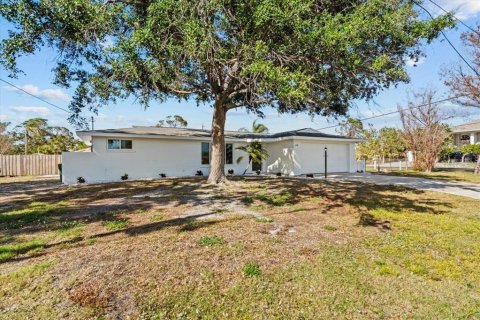 House in Englewood, Florida 2 bedrooms, 147.16 sq.m. № 1640893 - photo 2