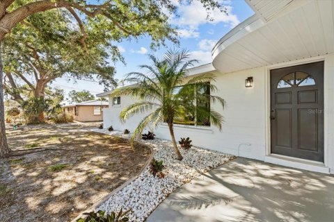 House in Englewood, Florida 2 bedrooms, 147.16 sq.m. № 1640893 - photo 4