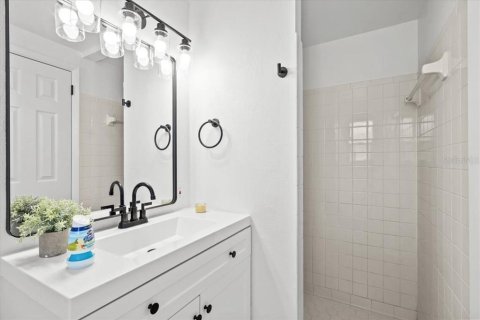 House in Englewood, Florida 2 bedrooms, 147.16 sq.m. № 1640893 - photo 22