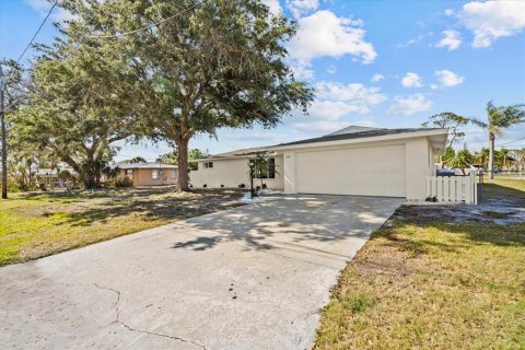 House in Englewood, Florida 2 bedrooms, 147.16 sq.m. № 1640893 - photo 3