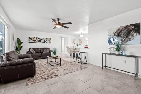 House in Englewood, Florida 2 bedrooms, 147.16 sq.m. № 1640893 - photo 6