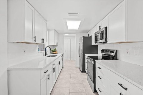House in Englewood, Florida 2 bedrooms, 147.16 sq.m. № 1640893 - photo 15