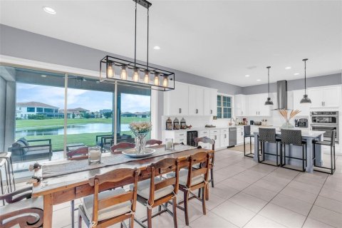 House in Orlando, Florida 4 bedrooms, 330.36 sq.m. № 2302306 - photo 9