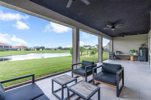 House in Orlando, Florida 4 bedrooms, 330.36 sq.m. № 2302306 - photo 17