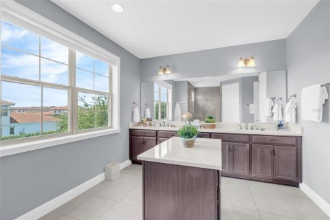 House in Orlando, Florida 4 bedrooms, 330.36 sq.m. № 2302306 - photo 28