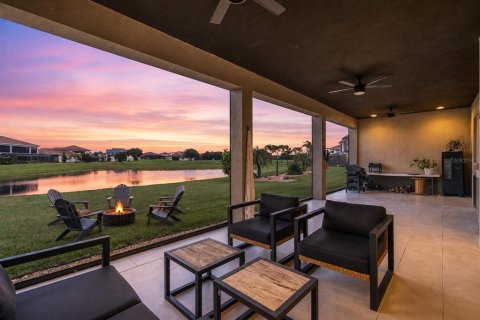 House in Orlando, Florida 4 bedrooms, 330.36 sq.m. № 2302306 - photo 20