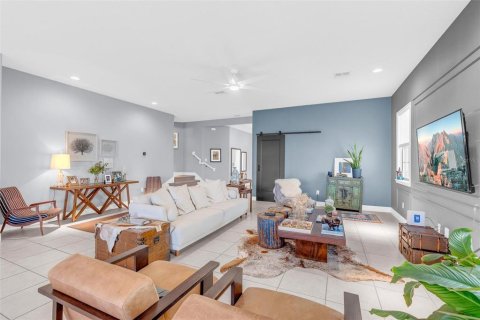 House in Orlando, Florida 4 bedrooms, 330.36 sq.m. № 2302306 - photo 7