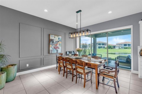 House in Orlando, Florida 4 bedrooms, 330.36 sq.m. № 2302306 - photo 8