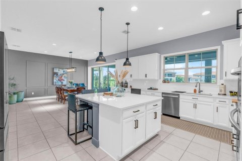 House in Orlando, Florida 4 bedrooms, 330.36 sq.m. № 2302306 - photo 13
