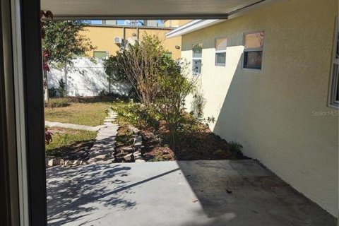 Casa en alquiler en Tampa, Florida, 4 dormitorios, 118.26 m2 № 2099787 - foto 29