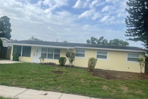 Casa en alquiler en Tampa, Florida, 4 dormitorios, 118.26 m2 № 2099787 - foto 2