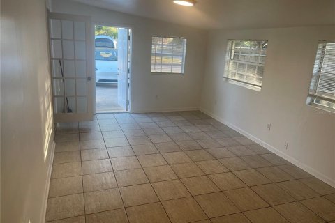 Casa en alquiler en Tampa, Florida, 4 dormitorios, 118.26 m2 № 2099787 - foto 10