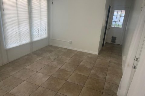 Casa en alquiler en Tampa, Florida, 4 dormitorios, 118.26 m2 № 2099787 - foto 5