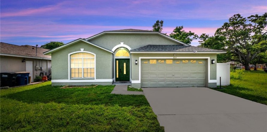 House in Clearwater, Florida 4 bedrooms, 145.39 sq.m. № 1822743