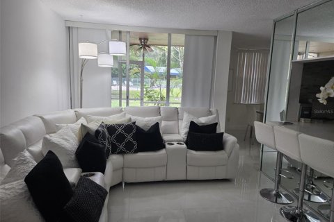 Condo in Davie, Florida, 2 bedrooms  № 1910361 - photo 3