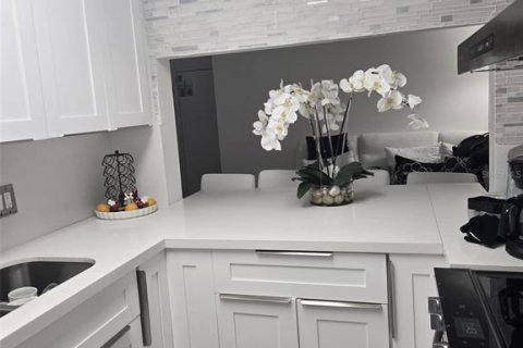 Condo in Davie, Florida, 2 bedrooms  № 1910361 - photo 11