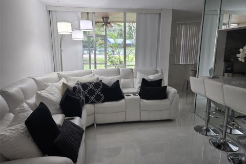 Condo in Davie, Florida, 2 bedrooms  № 1910361 - photo 2