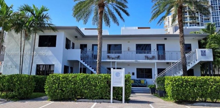 Immobilier commercial à Hollywood, Floride 305.74 m2 № 1994675