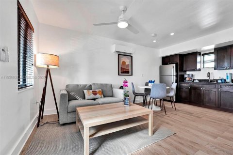 Immobilier commercial à vendre à Hollywood, Floride: 305.74 m2 № 1994675 - photo 2