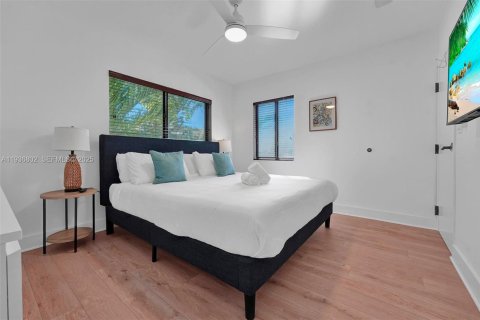 Immobilier commercial à vendre à Hollywood, Floride: 305.74 m2 № 1994675 - photo 4