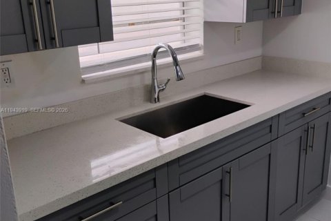 Apartment in Miami, Florida 2 bedrooms, 83.61 sq.m. № 2000824 - photo 3